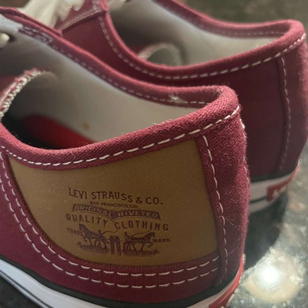 Levi’s Comfort Sneaker - Picture 4 of 5